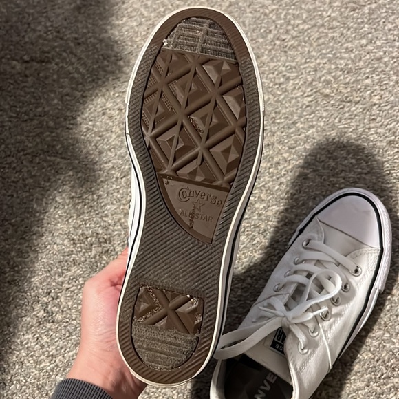 White converse size 7 - Picture 5 of 6